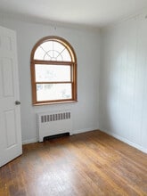 72 Butler Pl in Hempstead, NY - Foto de edificio - Building Photo