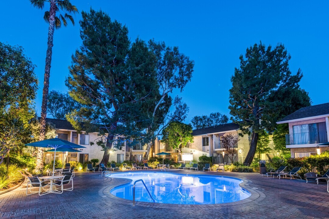 Village Pointe Apartments in Northridge, CA - Building Photo