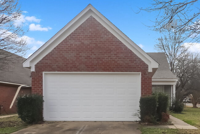 property at 923 Remington Cove