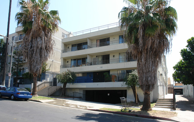 City West Apartments in Los Angeles, CA - Foto de edificio - Building Photo