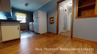 1 Bedroom 1 Bathroom w/ Single Stall Garage in Central Sioux Falls in Sioux Falls, SD - Building Photo - Building Photo