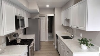 112 Duvall Ln, Unit 304 in Gaithersburg, MD - Building Photo