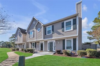 536 Furman Ct in Virginia Beach, VA - Foto de edificio - Building Photo