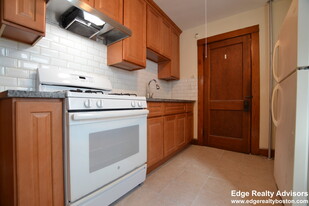 67 Oakland St, Unit 1 in Boston, MA - Building Photo