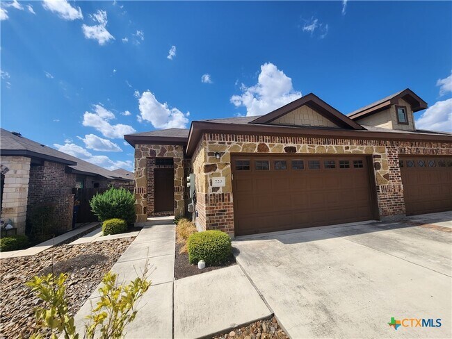 720 Creekside Cir in New Braunfels, TX - Building Photo - Building Photo