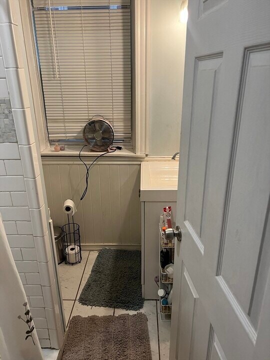 112 H St, Unit 2 in Boston, MA - Building Photo