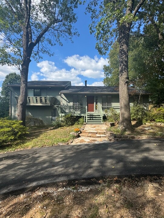 210 Lake Rd in Springdale, AR - Building Photo