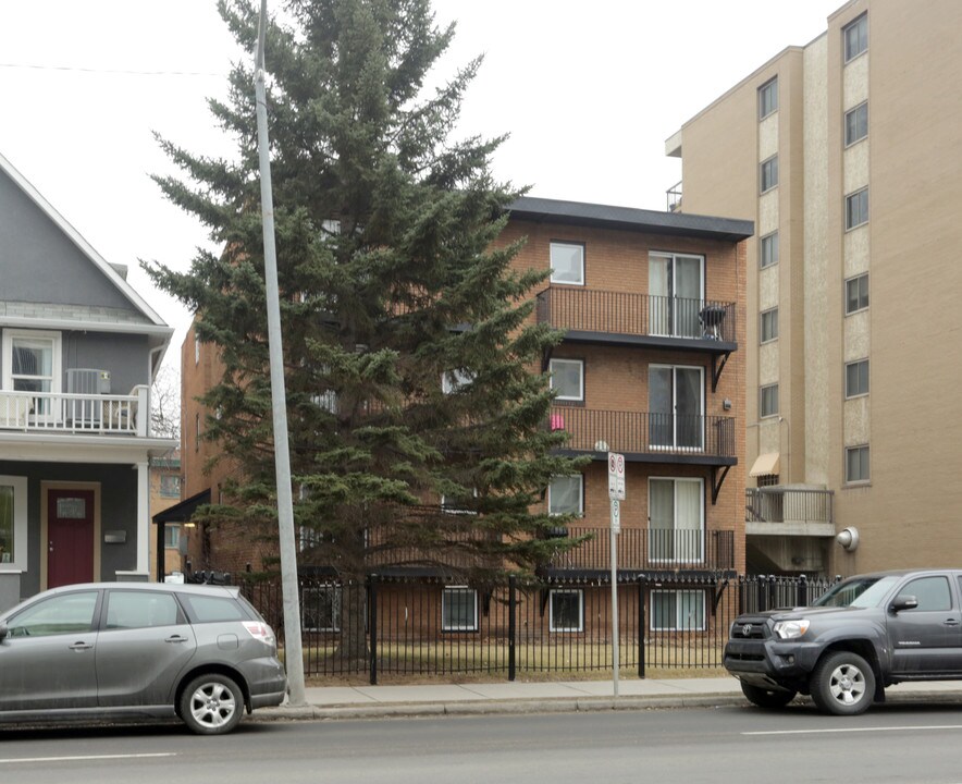 1027 12th Ave SW in Calgary, AB - Building Photo