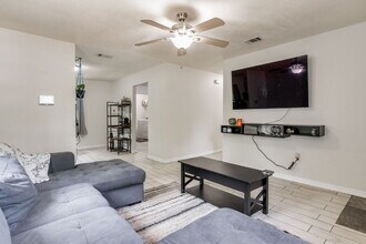 1261 Basin St in Pensacola, FL - Building Photo - Building Photo