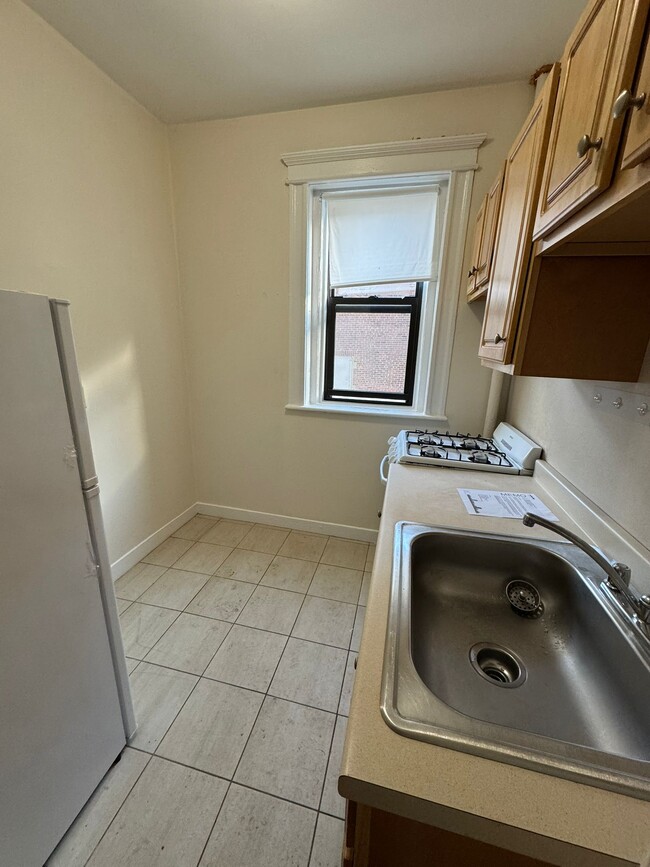 1130 Commonwealth Ave, Unit 12A in Boston, MA - Building Photo - Building Photo