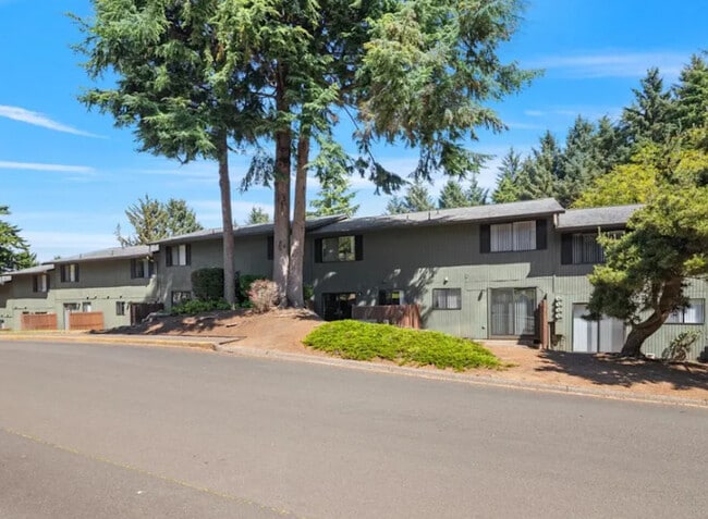 Cedar Crest Townhomes in Lincoln City, OR - Foto de edificio - Building Photo