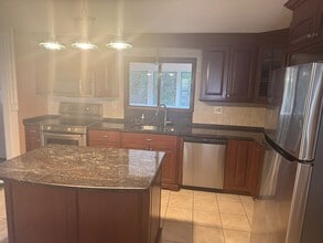 366 Kenwood Ave in Hamden, CT - Building Photo - Building Photo