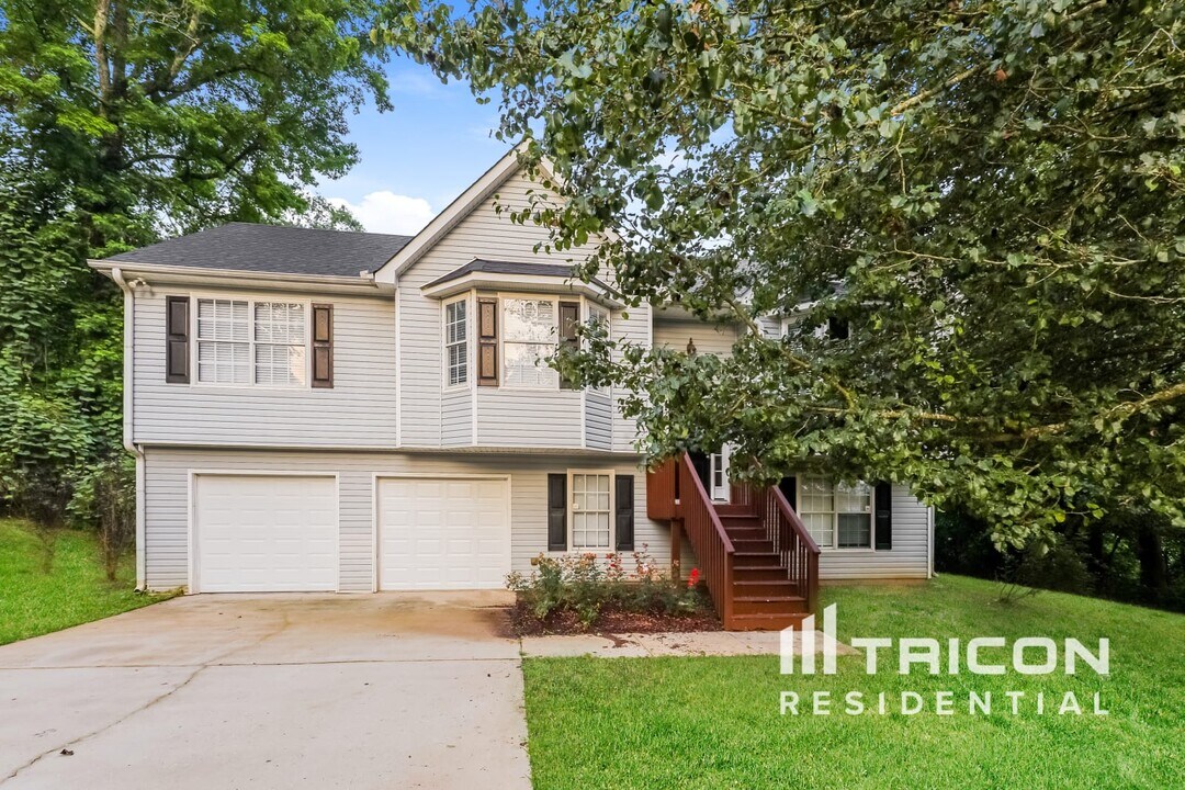 3125 Jonesboro St in Ellenwood, GA - Building Photo