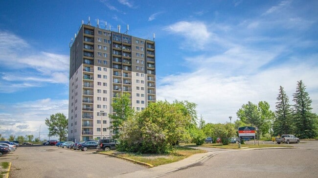 Skyline Terrace in Lethbridge, AB - Building Photo - Building Photo