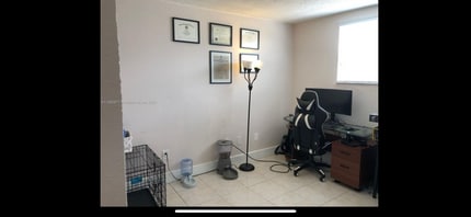 606 W 81st St, Unit Las Estrellas in Hialeah, FL - Foto de edificio - Building Photo