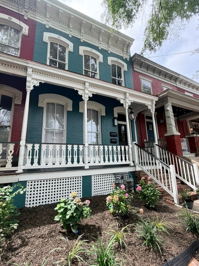 property at 205 W Clay St