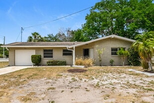 712 Canterbury Rd in Clearwater, FL - Building Photo