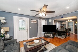 3 Grey Rock Ave in Little Falls, NJ - Building Photo - Building Photo
