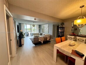 2711 Ocean Club Blvd in Hollywood, FL - Building Photo - Building Photo