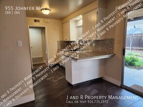 955 Johnfer Way in Sacramento, CA - Building Photo - Building Photo