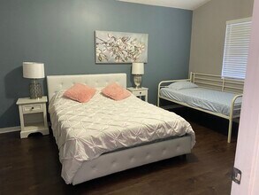 3607 Simms St in Hollywood, FL - Foto de edificio - Building Photo