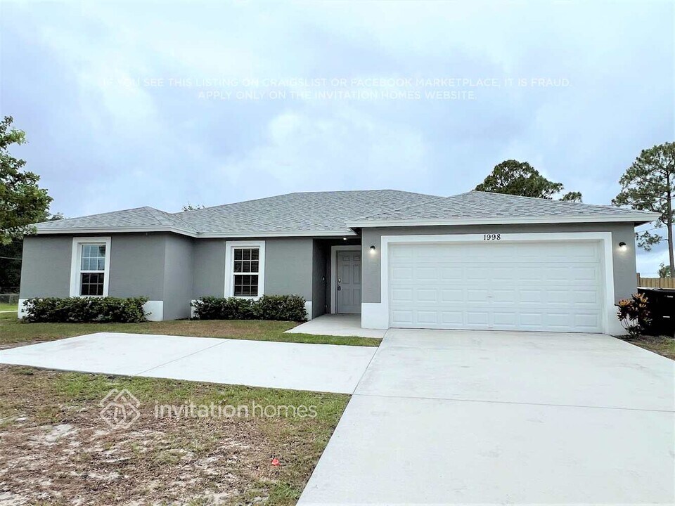 1998 SW Airoso Blvd in Port St. Lucie, FL - Building Photo