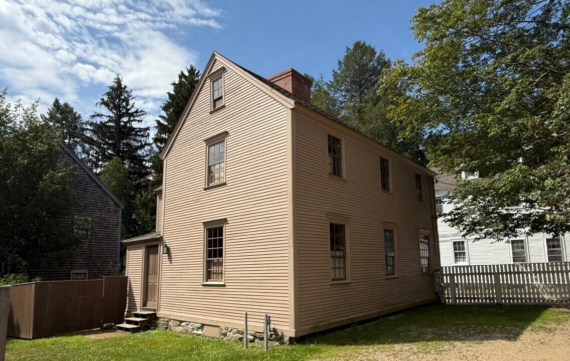 61 Washington St in Portsmouth, NH - Building Photo