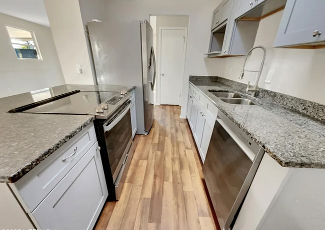 7748 Knoll Dr N in Jacksonville, FL - Foto de edificio - Building Photo