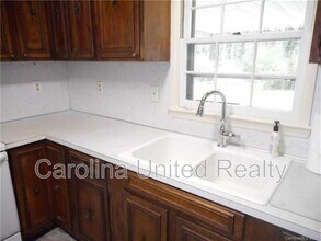 5500 Larchmont Ave in Charlotte, NC - Building Photo - Building Photo