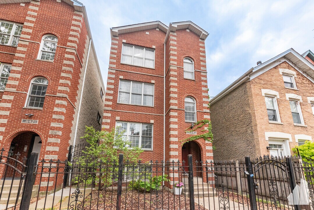 844 N Wood St in Chicago, IL - Building Photo