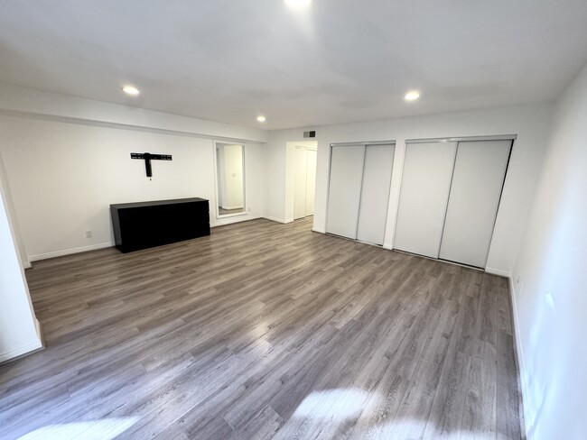property at 2700 Cahuenga Blvd