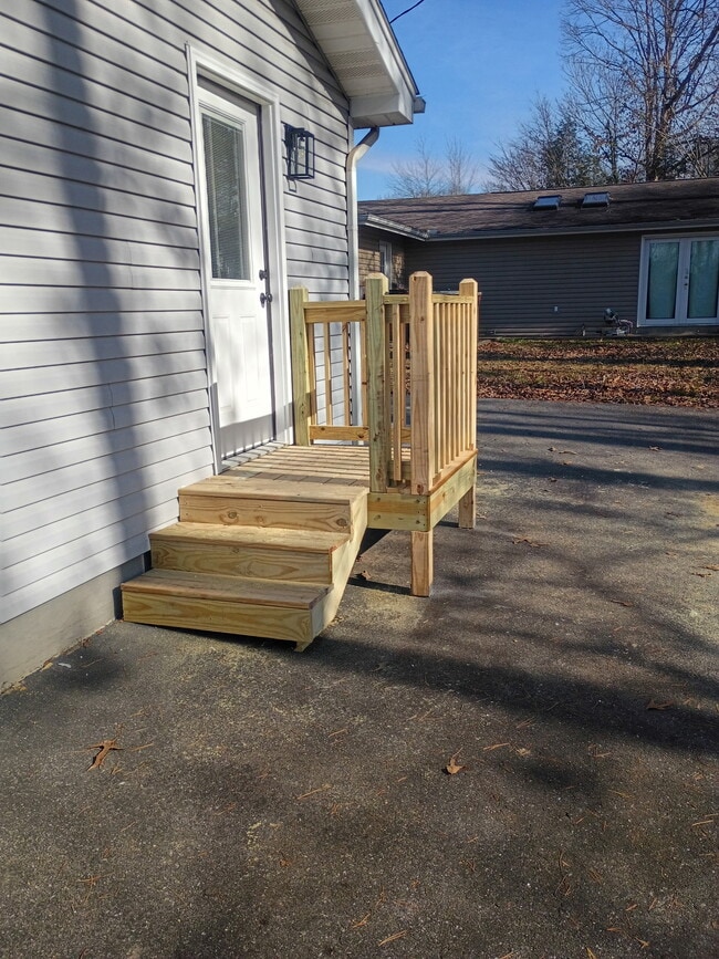 101 Edmonds Dr in Oliver Springs, TN - Building Photo - Building Photo