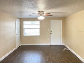 37147 Marlu Ln in Dade City, FL - Building Photo - Building Photo
