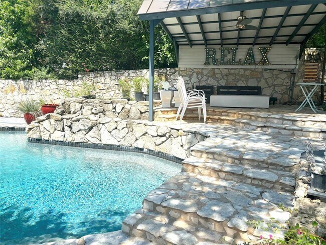 806 Rock Creek Dr in West Lake Hills, TX - Building Photo - Building Photo