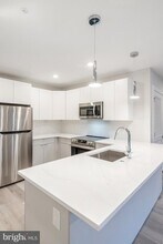 3449 Scotts Ln, Unit B221 in Philadelphia, PA - Foto de edificio - Building Photo