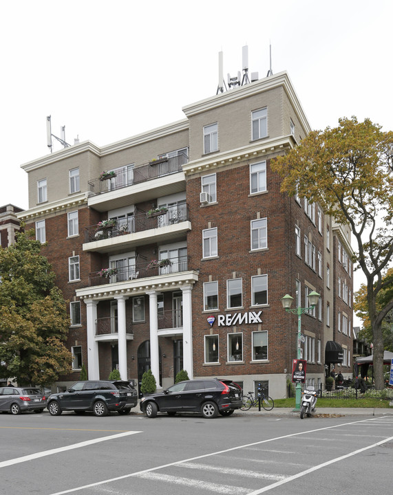 Residence Outremont in Outremont, QC - Building Photo