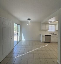 40591 166th St E in Lancaster, CA - Foto de edificio - Building Photo
