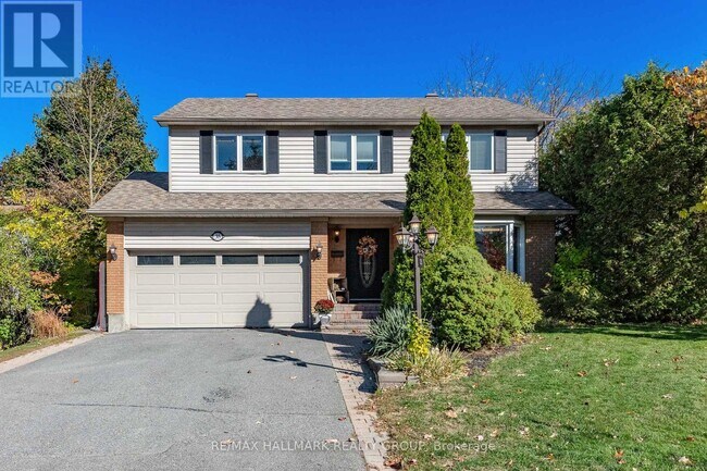 35 St Remy Dr in Ottawa, ON - Building Photo - Building Photo