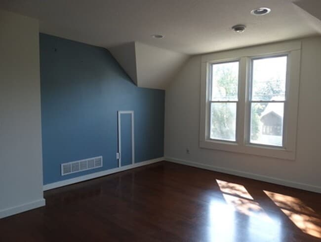 1000 18th Ave SE in Minneapolis, MN - Building Photo - Building Photo