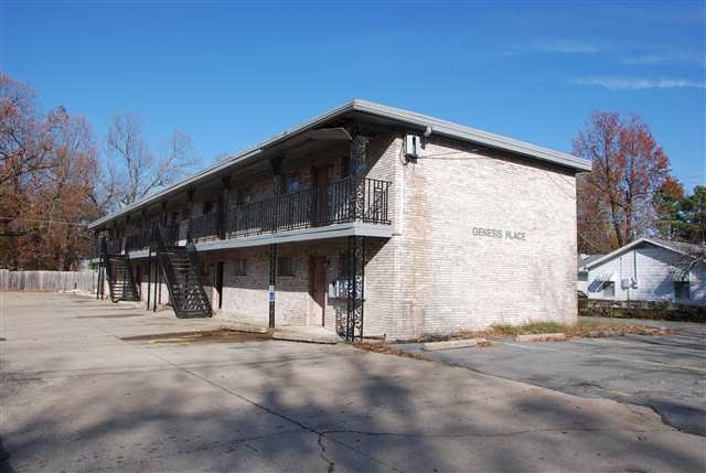 Chateau Place Apartments in Pine Bluff, AR - Building Photo - Building Photo