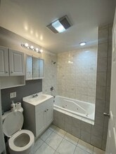 5652 W 64th St in Chicago, IL - Building Photo - Building Photo