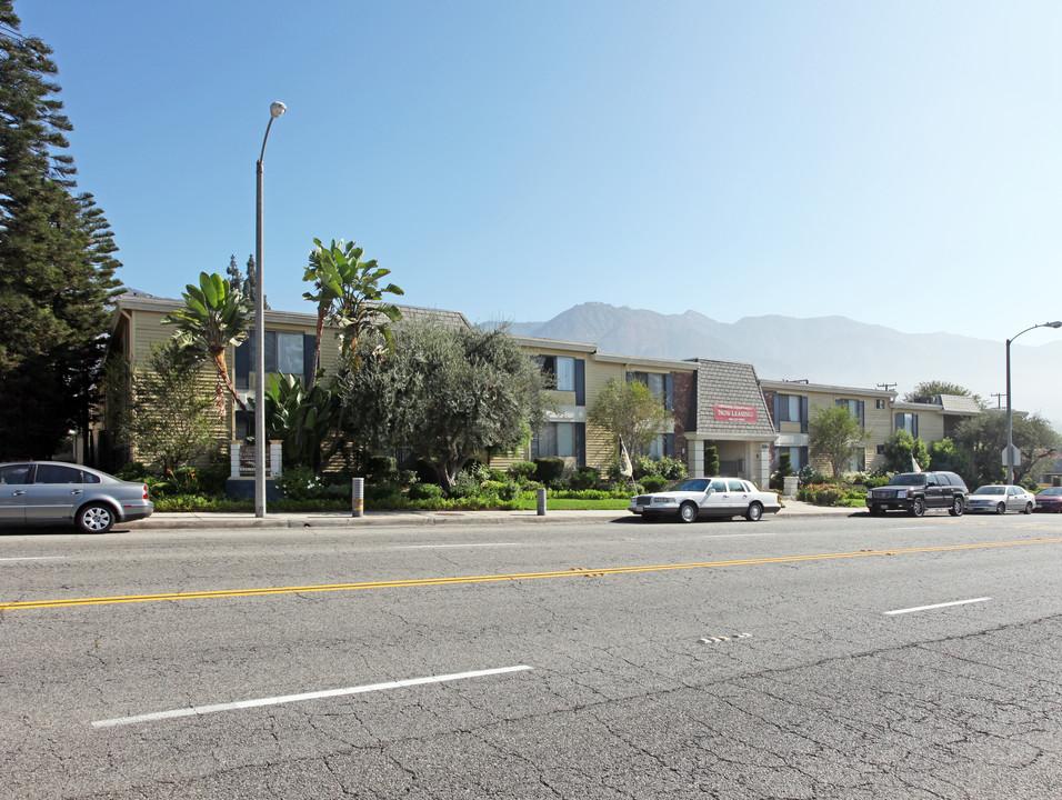 The Foothills at Eaton Canyon in Pasadena, CA - Building Photo