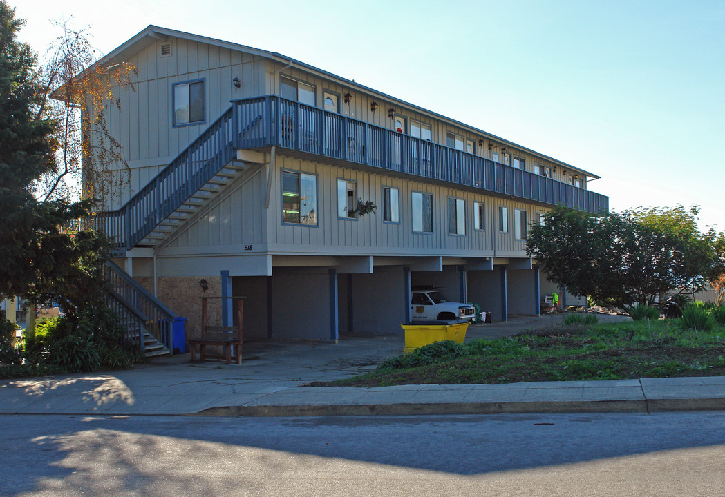 518 Avenue Alhambra in Half Moon Bay, CA - Foto de edificio