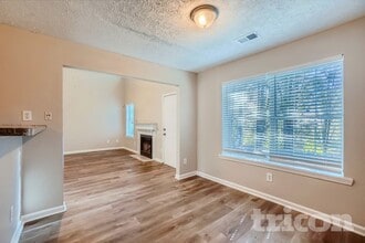 4122 Ravenwood Ct in Union City, GA - Foto de edificio - Building Photo