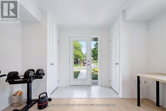 2 Sidney Rose Cmn in St Catharines, ON - Building Photo - Building Photo