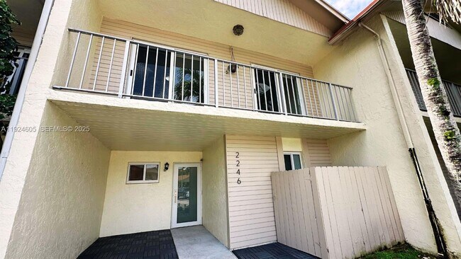 2246 Nova Village Dr in Davie, FL - Building Photo - Building Photo