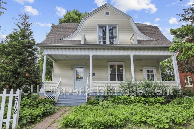 512 W Clark St in Champaign, IL - Building Photo - Building Photo