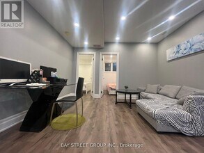 1243 Bridge Rd in Oakville, ON - Building Photo - Building Photo
