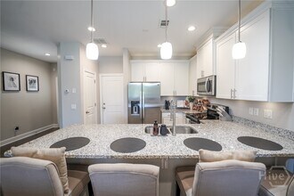 160 Lake Lily Dr in Richmond Hill, GA - Building Photo - Building Photo