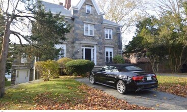 77 Coggeshall Ave, Unit Garden Unit in Newport, RI - Building Photo - Building Photo